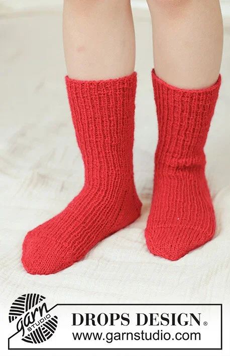 48-22 Merry Mistletoe Socks by DROPS Design Expressleverans