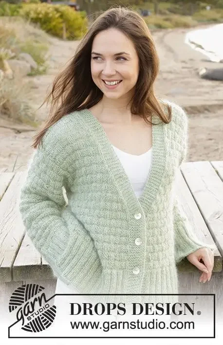 241-5 Scottish Thistle Cardigan by DROPS Design Populärt val