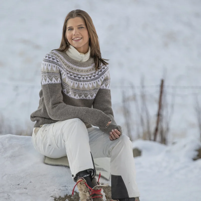 Mönsterbok 2108 Eco Highland wool – 8 mönster för tröjor och koftor till kvinnor Erbjudande