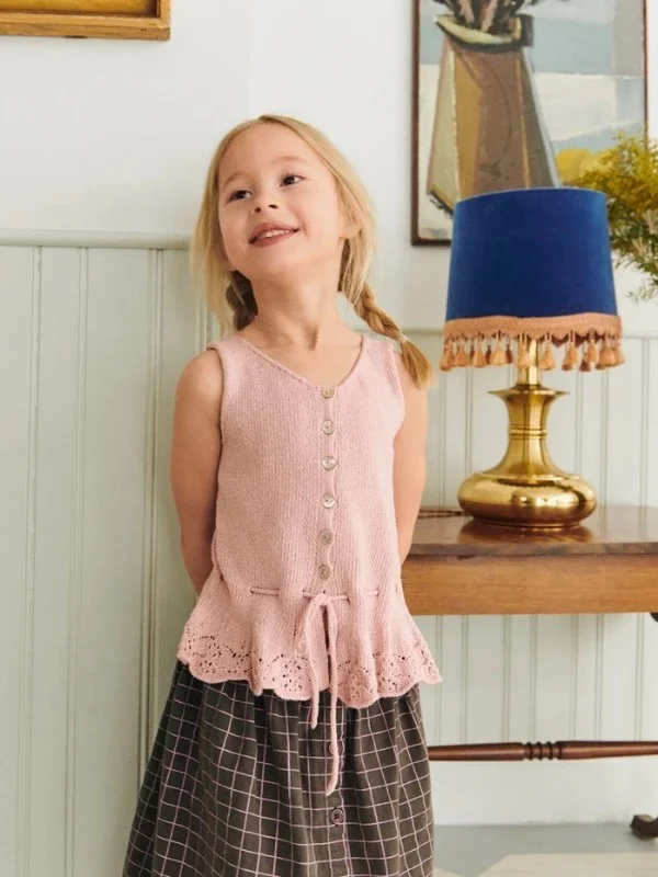 Sänkt pris "ADELINE TOP JUNIOR" stickad i Tynn Line 2603-3