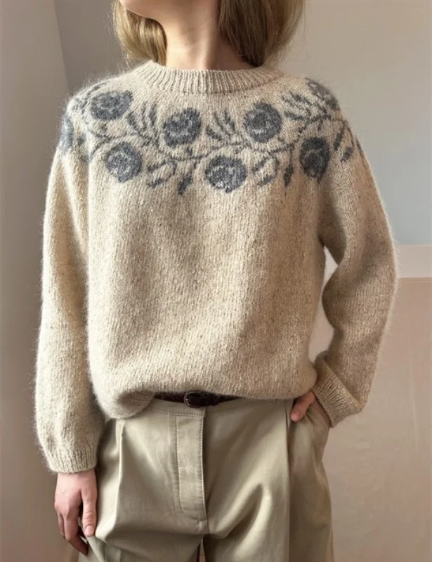 Snabb leverans "ROSIE YOKE BLOUSE" stickad i Tynn Silk Mohair och Sunday mönster från LeKnit