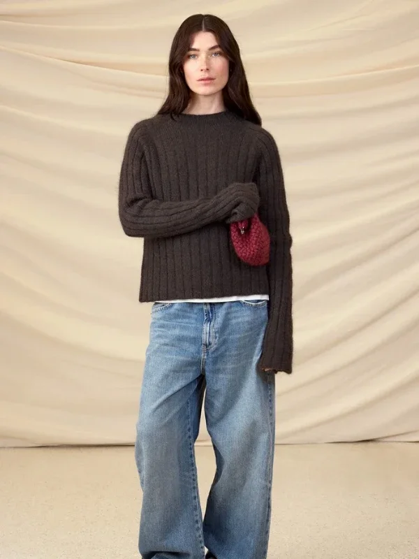 Handla nu "Elva Sweater" med en tråd Sunday och en tråd Tynn Silk Mohair 2602-7