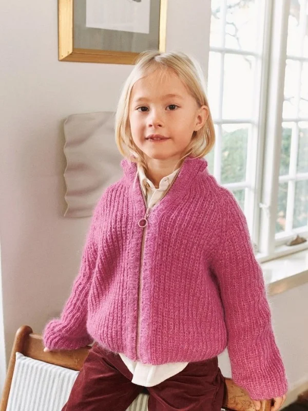 Kundfavorit TIA ZIPPER JACKET JUNIOR" stickad med en trås Tynn Merinoull och en tråd Tynn Silk Mohair 2601-3b