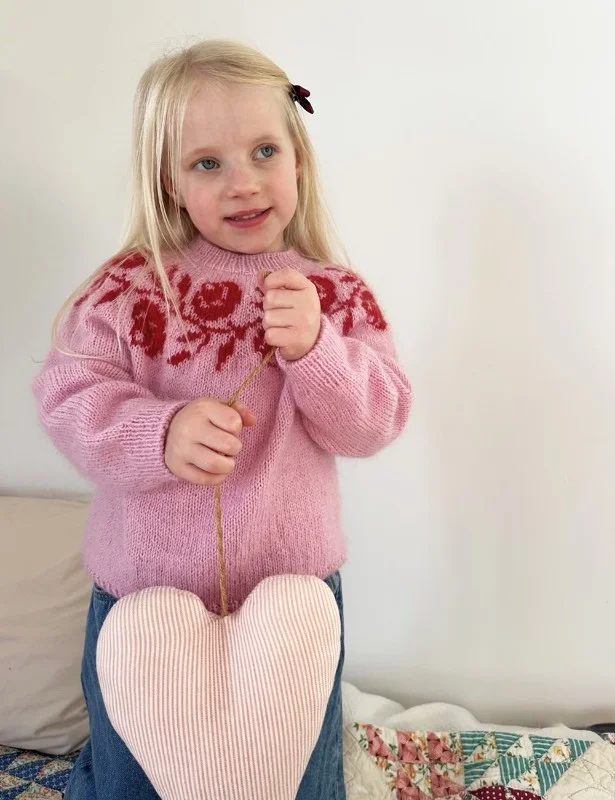 I lager ROSIE YOKE SWEATER JUNIOR (SVENSKA)