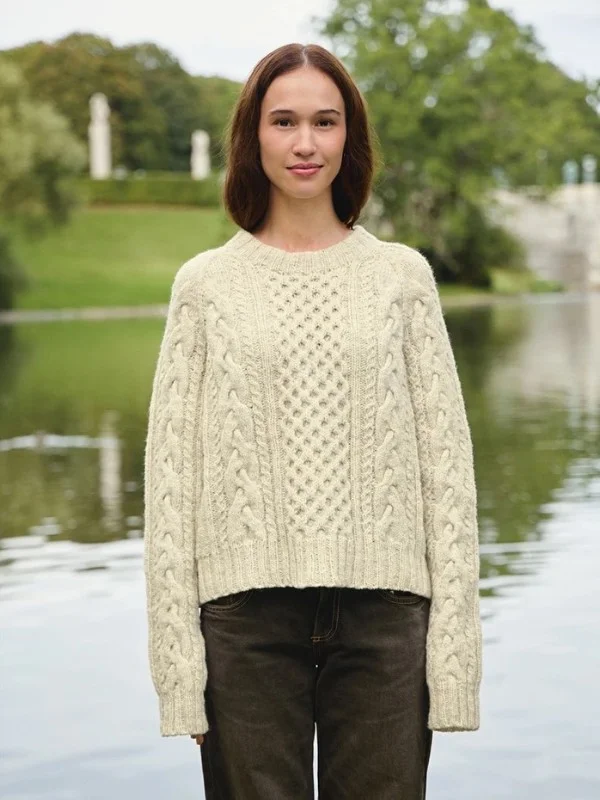 "WILBUR CABLE SWEATER" stickad i Atlas 2513-4 Rabatter