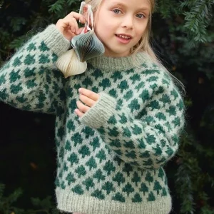 "CHRISTMAS TREE SWEATER JUNIOR" stickad i KOS 2511-1 Rabatt