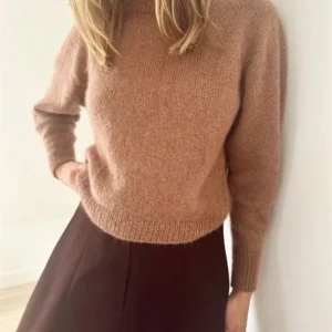 "DARCY BLOUSE" stickad i Sunday och Tynn Silk Mohair från LeKnit Outlet