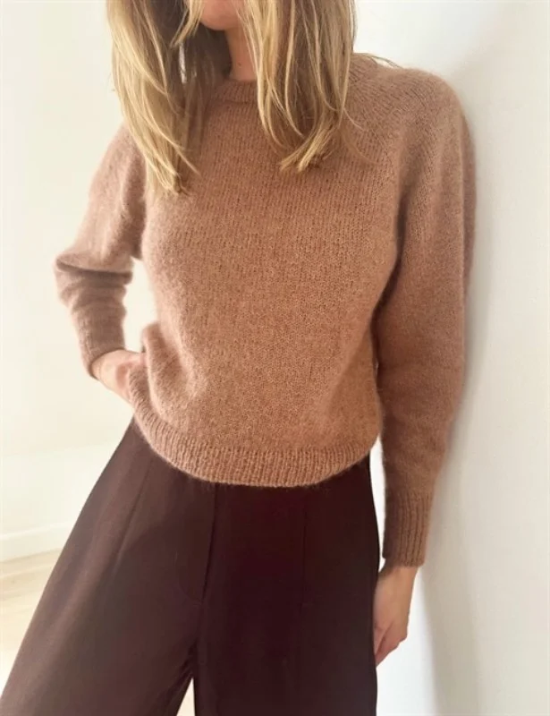 "DARCY BLOUSE" stickad i Sunday och Tynn Silk Mohair från LeKnit Outlet