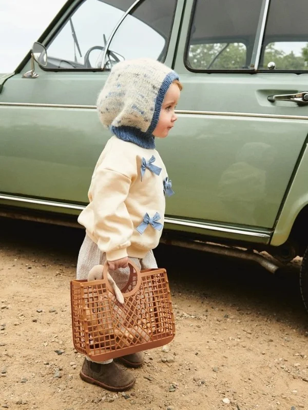 Premium "HUGSY HOOD JUNIOR" stickad i Poppy och KOS 2506-3c