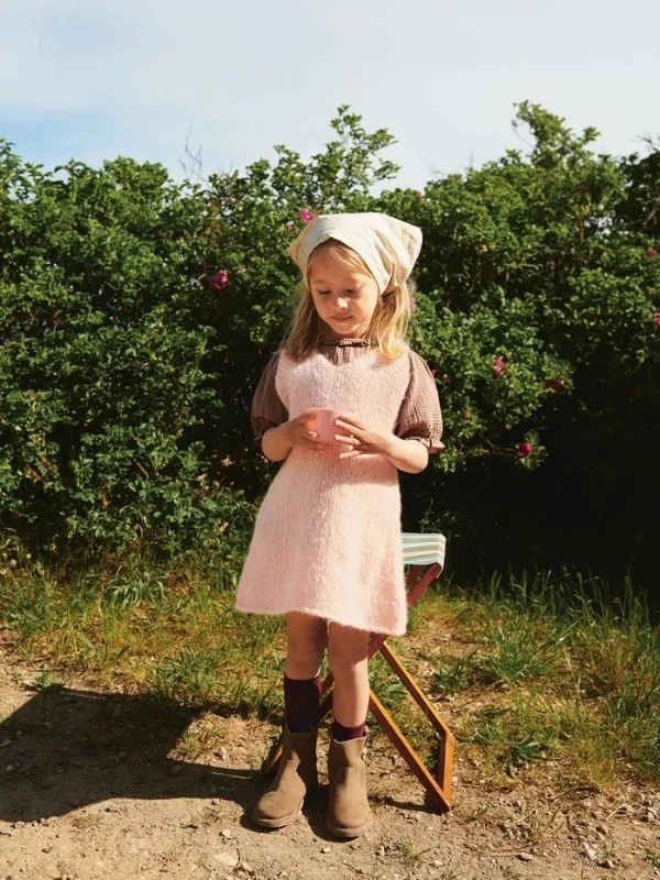 "MEADOW DRESS JUNIOR" i Borstad Alpakka 2506-1 Handla nu