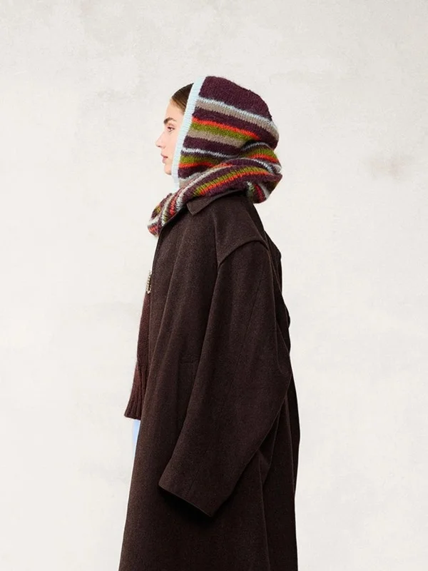 SNUGGLE HOOD (STRIPED) stickad i Borstad Alpakka och ballerina Chunkey 2507-11b Begränsad tid