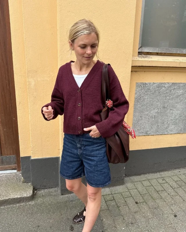 "SCARLET CARDIGAN" stickad i Double Sunday från PetiteKnit Rea