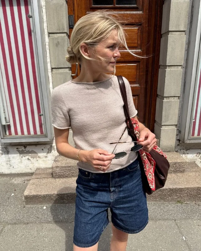 "Ivy Tee" stickad i en tråd Tynn Silk Mohair, Tynn Line eller Sunday Beställ nu