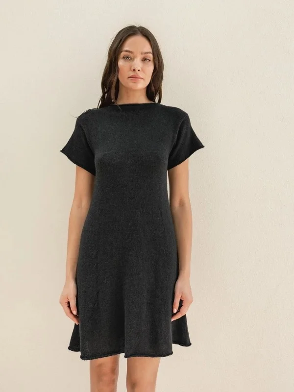 Köp online "MILLY DRESS" stickad i stickad i Alpakka Silke 2504-7
