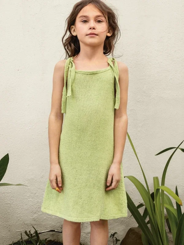 "Clementine Dress Junior" stickad i Tynn line 2503-1 Outlet