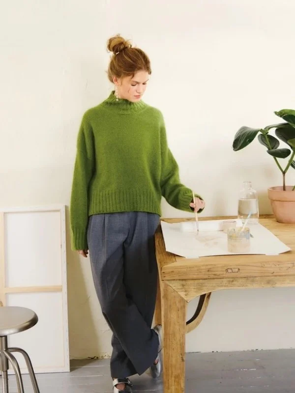 Endast denna vecka "MINDY SWEATER" stickad med två trådar Sunday eller en tråd Sunday och en tråd Tynn silk Mohair. 2502-7a och b