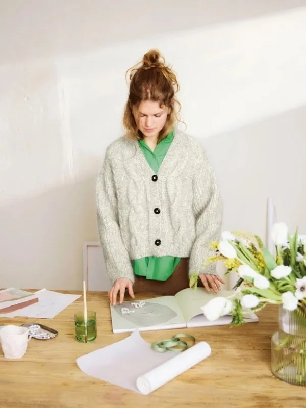 Nedsatt pris "HARPER CARDIGAN" stickad i Ballerina Chunky Mohair och KOS 2502-1