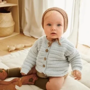 "Filip" Cardigan, pants och mössa tickade i Babyull Lanett 2413 Nedsatt pris