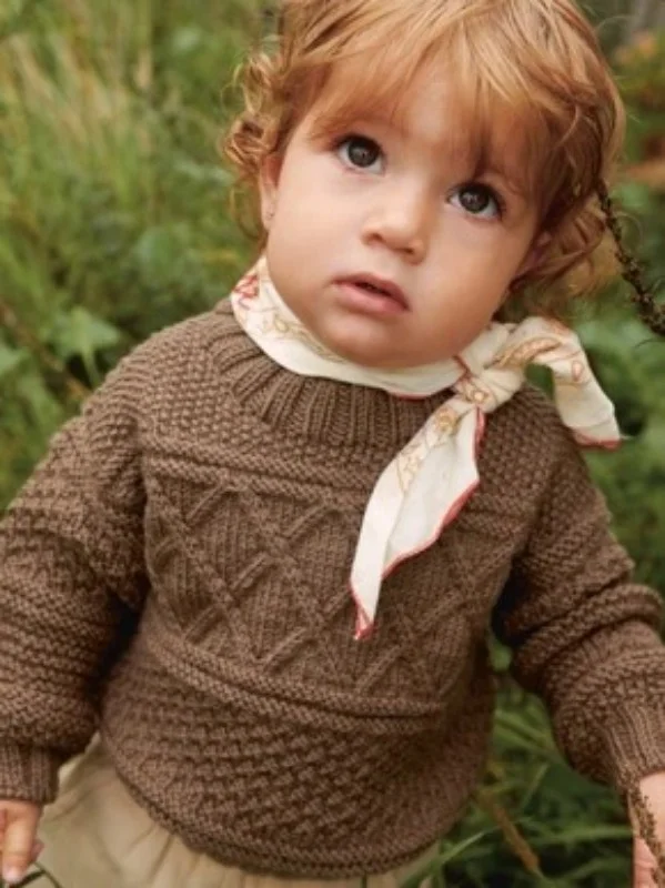 Begränsat antal "Guernsey Sweater Baby" stickad i Doble Sunday eller två trådar Sunday 2413-1a och 1b
