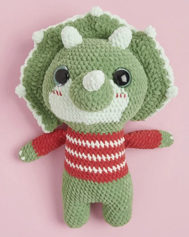 Beställ idag "Baby Dinosaur" virkad i Creative Chenillove 16659, mönster på Danska