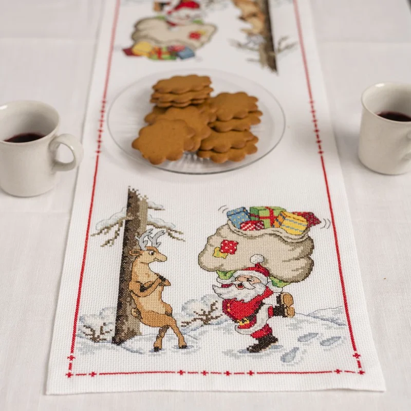 Tomte och julklappar - löpare Handla nu