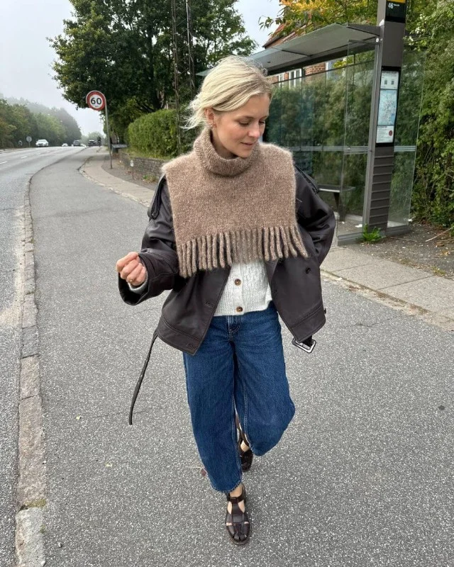 Kampanj "Nora Neck" stickad med två trådar Tynn Silk Mohair från PetiteKnit
