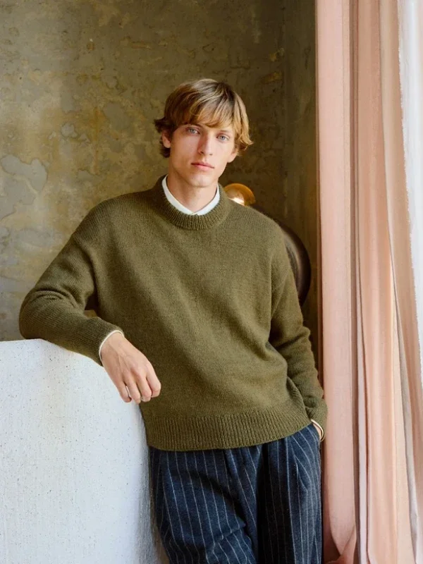 Beställ idag "WILLIAM SWEATER MAN" stickad med en tråd Sunday och en tråd Alpakka Följetråd. 2412-1
