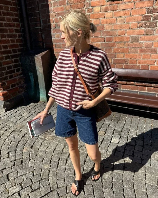 "Olga Jacket" stickad i Peer Gynt från PetiteKnit Nedsatt pris