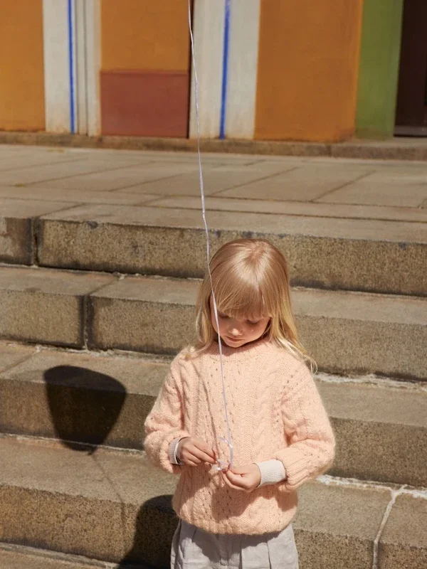 "CORNELIA SWEATER JUNIOR" stickad i en tråd Double Sunday och en tråd Tynn Silk Mohair, 2408-1 Premium
