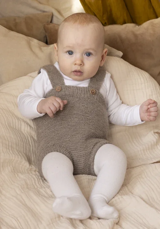 «Søren» hängselbyxa stickad i Trend Merino Petite 2417-3 Nyhet