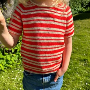 "AMÉLIE TEE JUNIOR" stickad i Sunday från PetiteKnit Populärt val