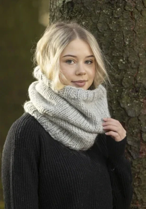 Emme-buff stickad i Viking Lovikka 2413-9 Begränsat erbjudande
