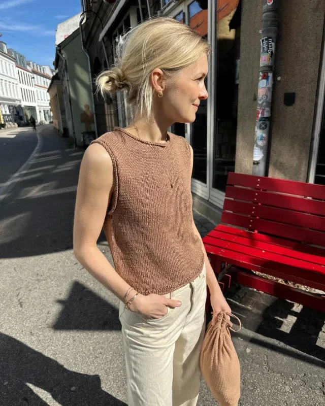 "CLOUD TOP" stickad i Tynn Line från Petiteknit Erbjudande