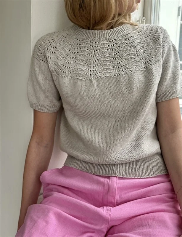 "PEACOCK SHIRT" stickad i Mandrain Petit från LeKnit Endast idag