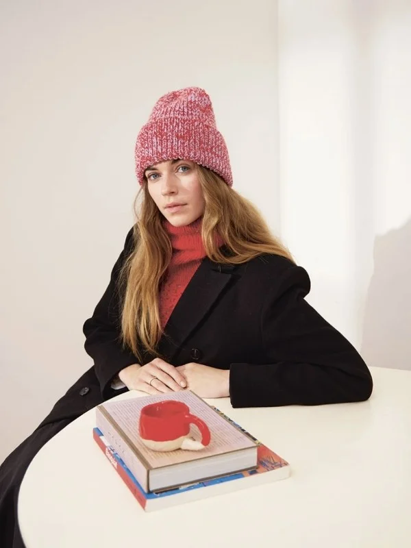 Populärt val ”MUST-HAVE BEANIE” stickad med 2 trådar Double Sunday 2403-8