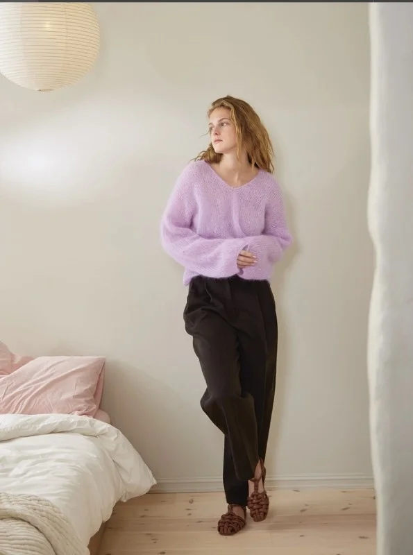 I lager ”FACILE SWEATER” stickad i en tråd Ballerina Chunky Mohair 2402-4