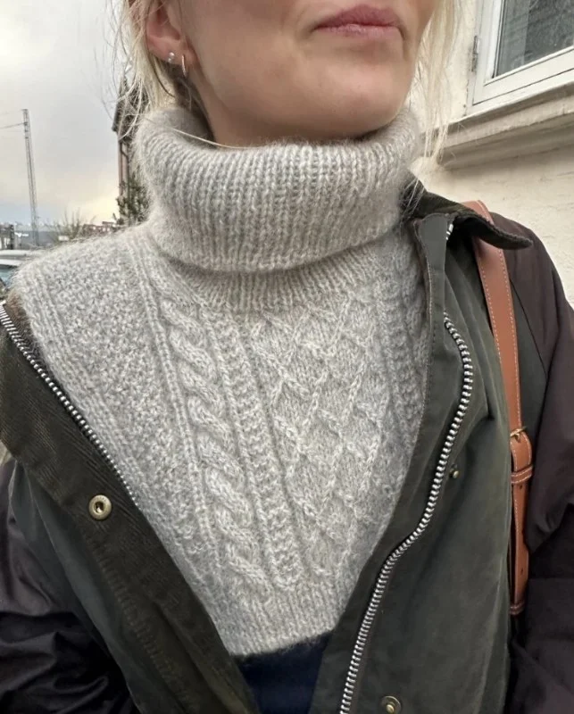 ”MOBY NECK” stickad i en tråd Tynn Peer Gynt och en tråd Tynn Silk Mohair Populärt val