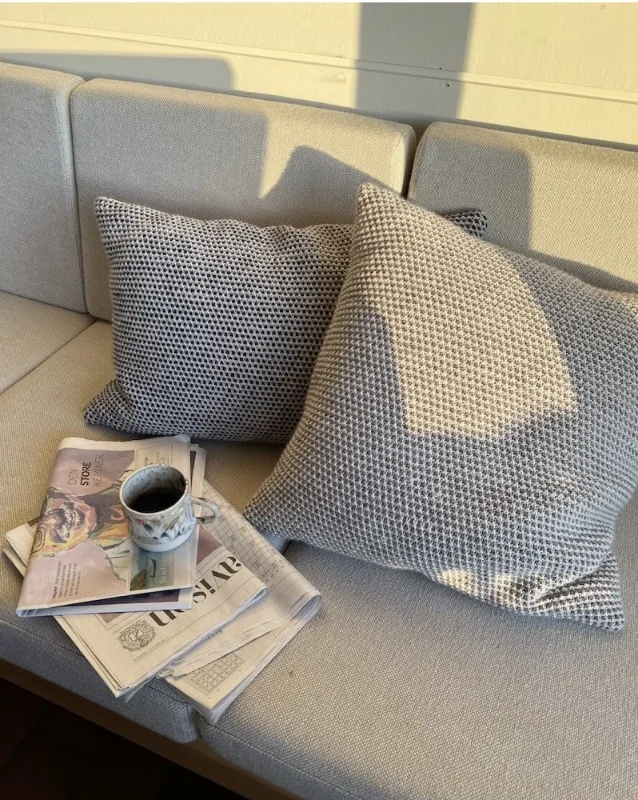 Marie Pillow stickad i Double Sunday eller Peer Gynt Billigare