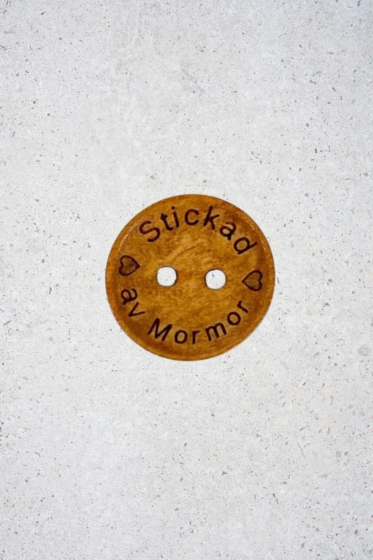Knapp Stickad av Mormor Ljusbrun Trä 18mm Bästa pris