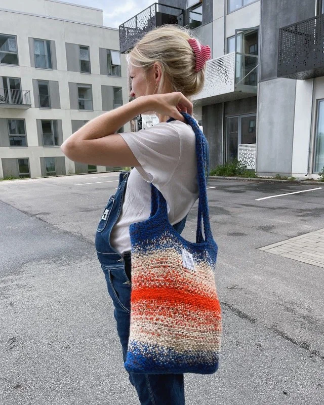 Endast denna vecka Technicolor Tote Bag från Petiteknit