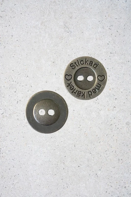 Nedsatt pris Knapp i Silver Metall "Stickad med Kärlek" 15mm