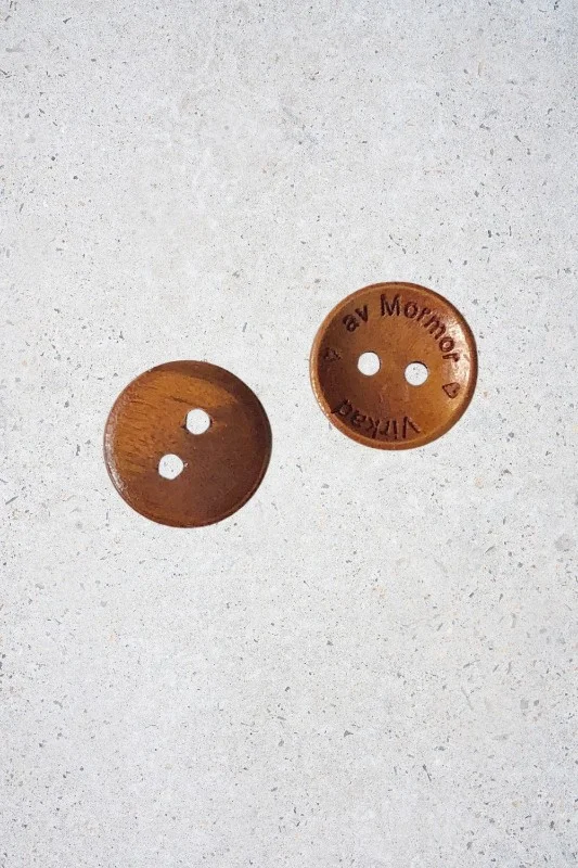 Knapp Cognac "Virkad av Mormor" 15mm Erbjudandepris