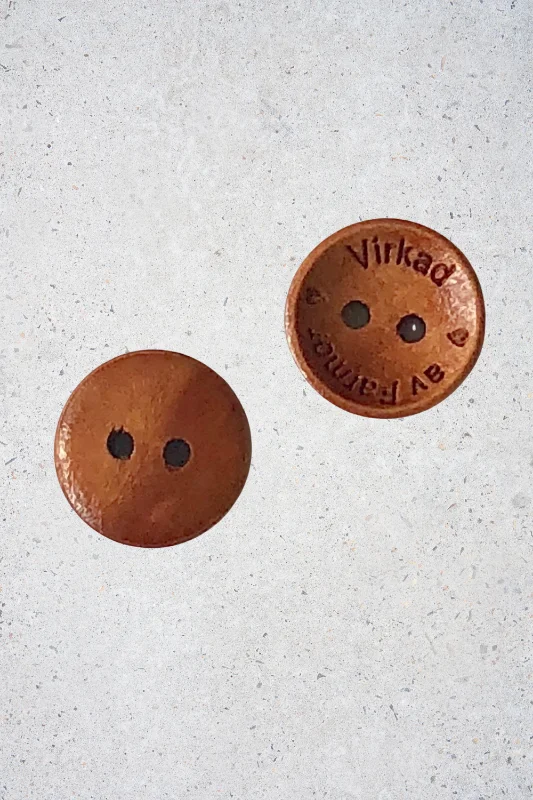 Snabb leverans Knapp Cognac "Virkad av Farmor" 15mm
