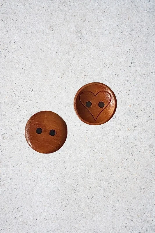 Träknapp Cognac färg hjärta 15mm Beställ nu