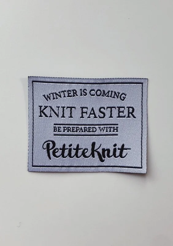 Märklapp "Winter is coming knit faster be prepared with Petite Knit" Endast idag