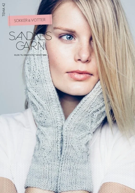 Köp nu Mönsterkatalog med sockor och vantar från Sandnes Garn. Tema 42