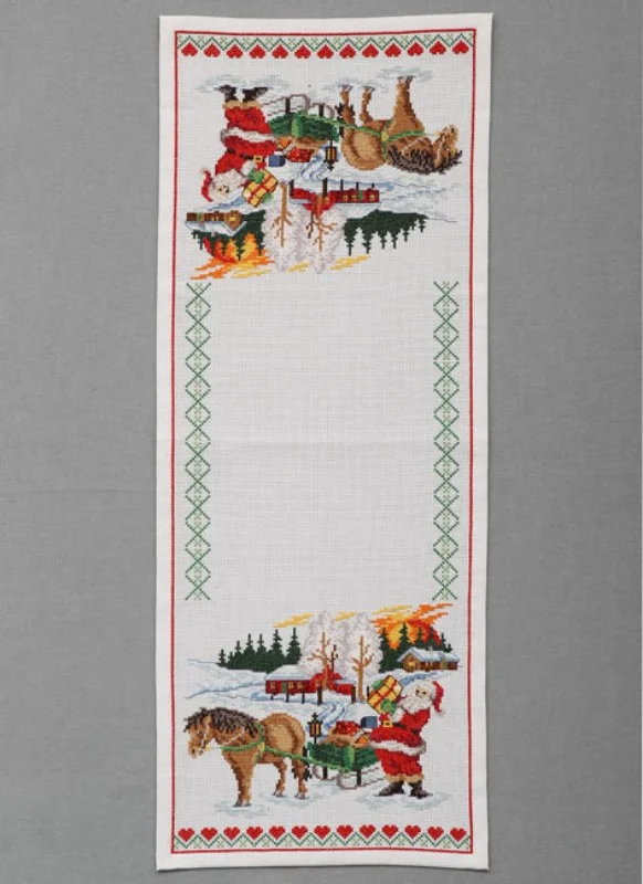 Jullöpare med tomte och häst i vitt vinterlandskap Populär