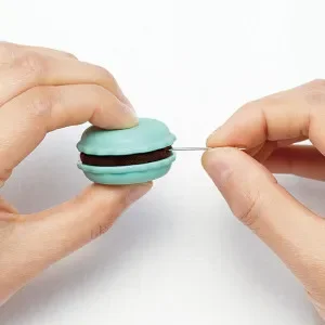Kundfavorit Clover Sweet’n Sharp Macaron Nålhållare/Nålvässare Turkos