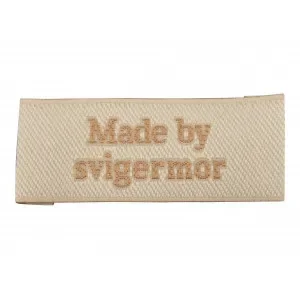 Rabatt Label Made by Svigermor Sandfärgad