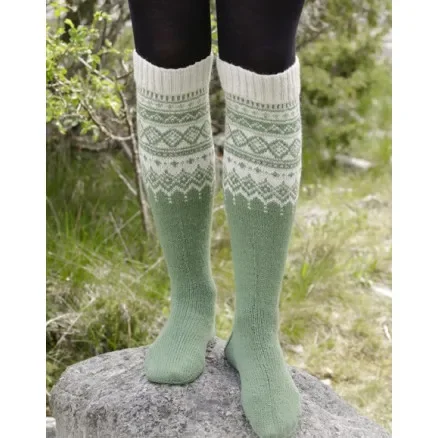 Köp online Perles du Nord Socks by DROPS Design – Strumpor Stickmönster strl. 35/37 – 41/43